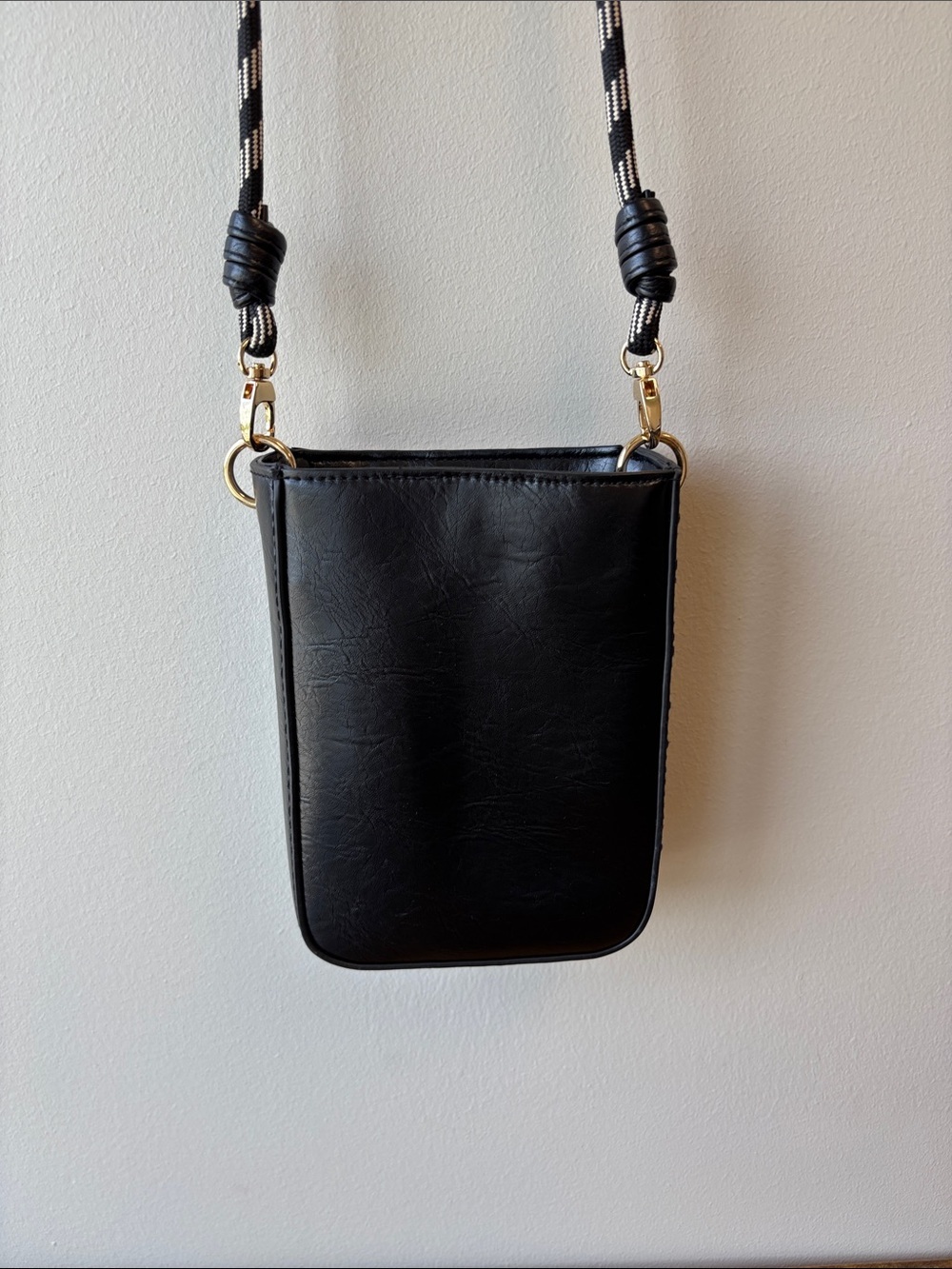Universal Thread Black and White Check Crossbody Phone Bag - Picture 4 of 7